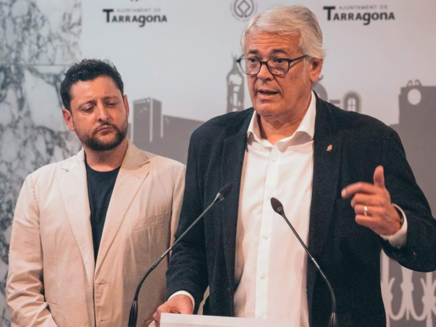 Acord PSC-Junts a Tarragona per reforçar el català: "Cap negoci podrà obrir sense garantir la retolació"