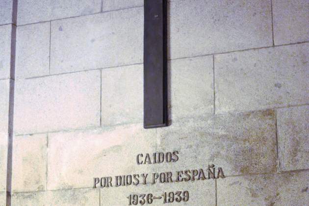 FOTO3. Caídos por Dios yb por España entrada criptas Valle Caídos