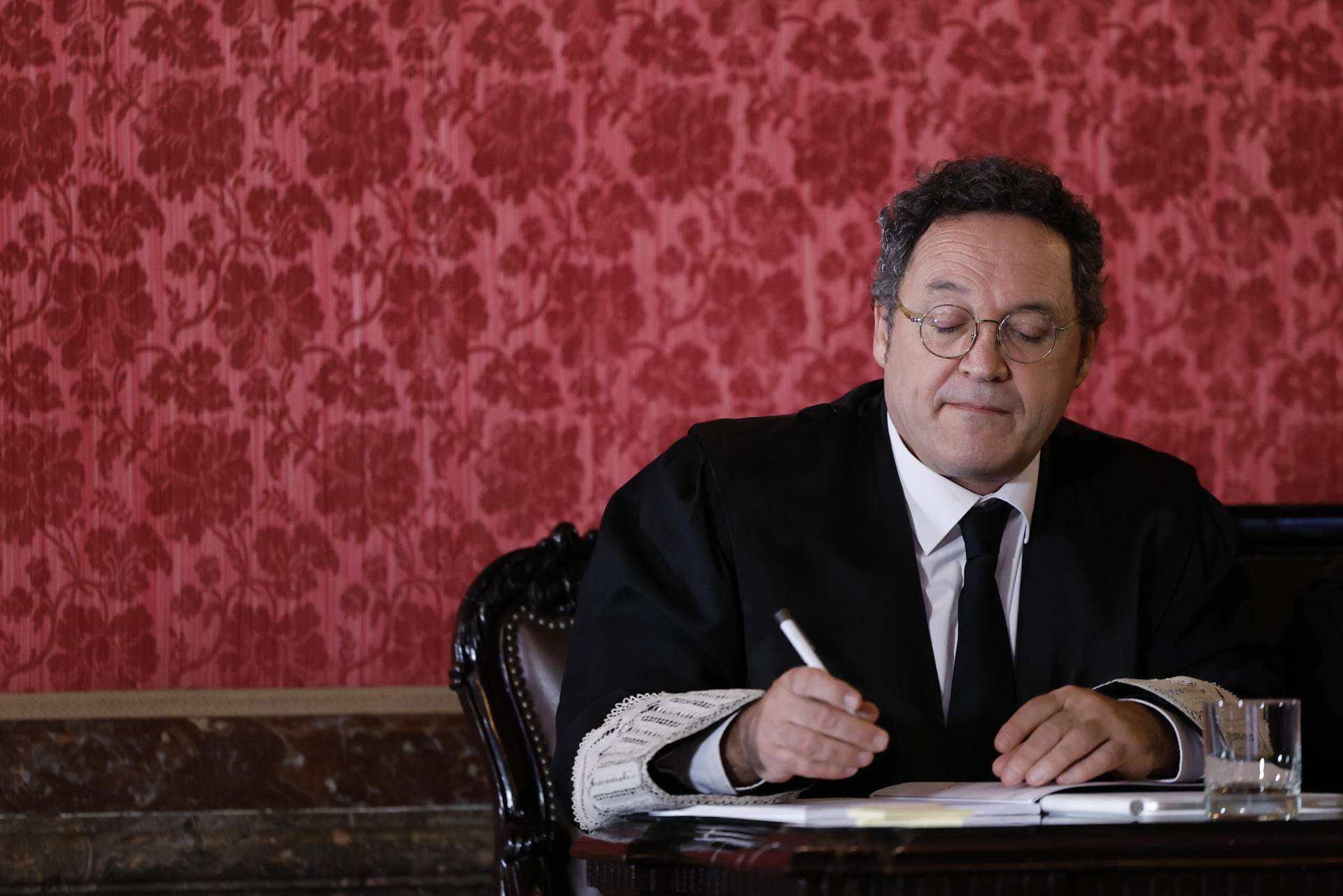 El fiscal del Estado evita responder a las acusaciones y niega que filtrara el correo de la pareja de Ayuso