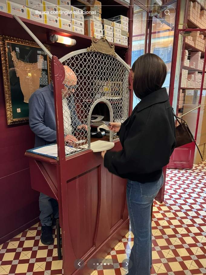 Fotos de la mercería Gèneres de punt La Torre hechas por Maria Guardiola   TikTok @maria.guardiolaa (2)