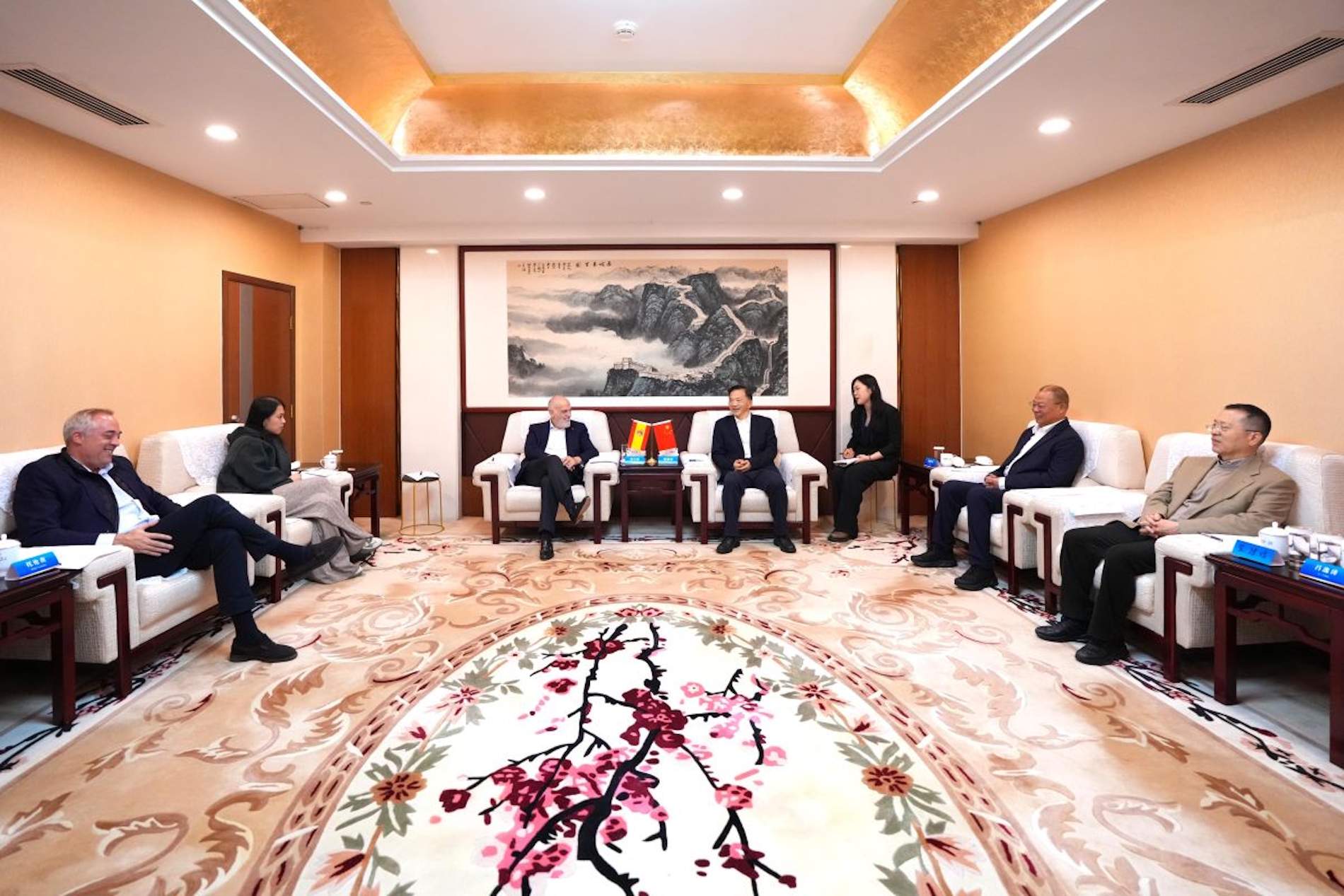 Javier Tebas reforça el lideratge de LALIGA a la Xina durant el viatge oficial dels Reis d'Espanya