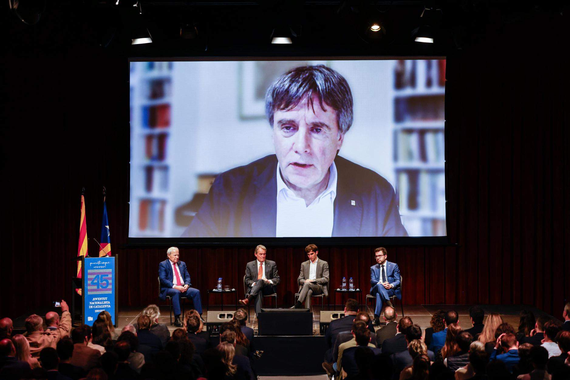 La reivindicación del catalanismo une a Montilla, Mas, Puigdemont y Aragonès en un acto de la JNC