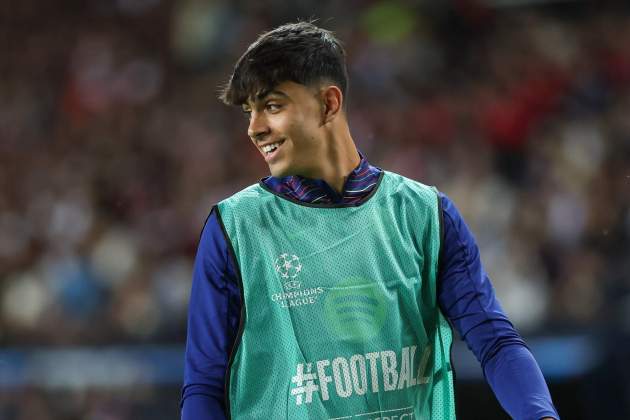 Marc Bernal escalfament Barça Europa Press