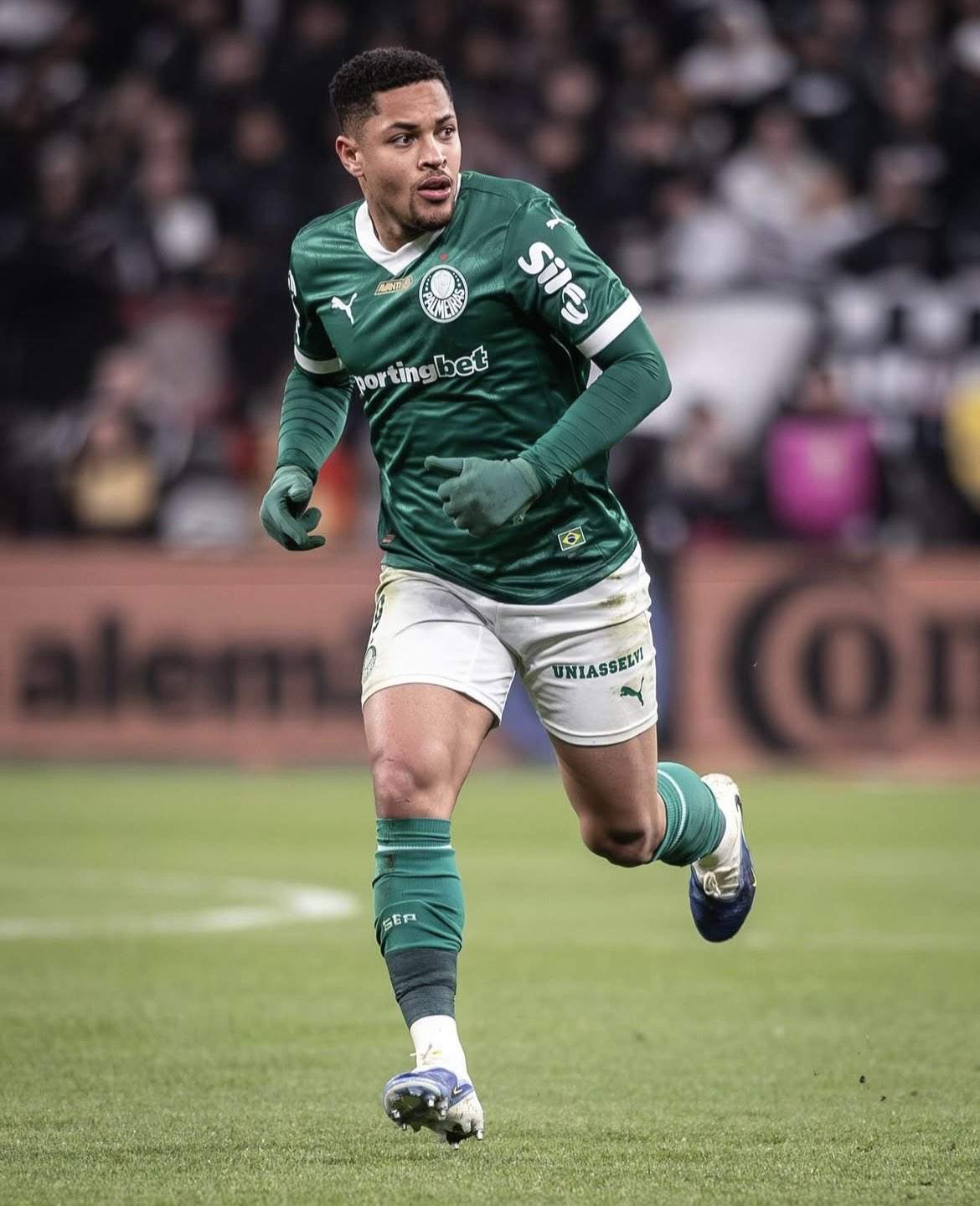 El Barça, en alerta: Vitor Roque podria ser sancionat amb 10 partits per una publicació homòfoba