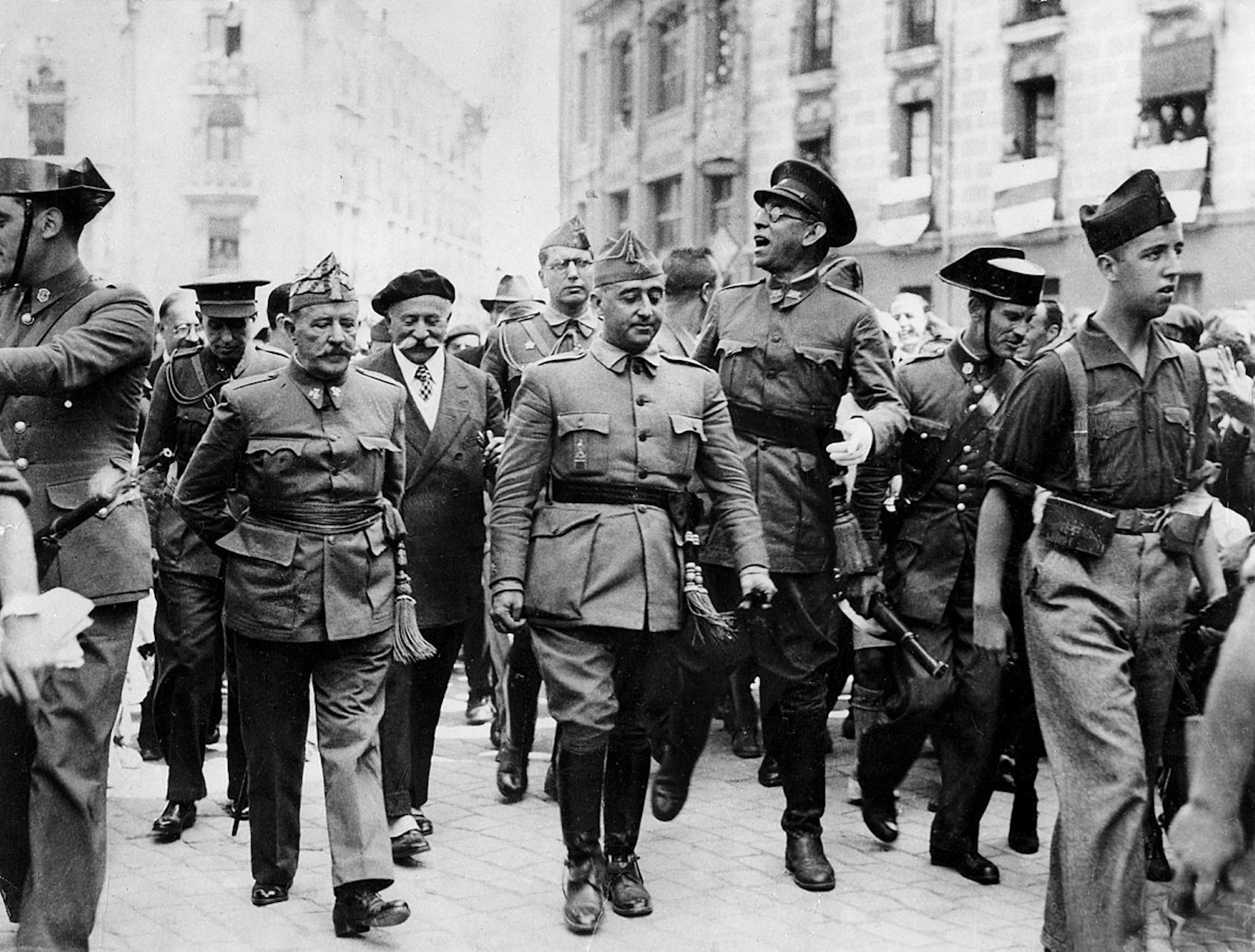 Franco després de ser nomenat cap militar de la rebel·lió (1936). Font Wikimedia Commons Franco després de ser nomenat cap militar de la rebel·lió (1936). Font Wikimedia Commons