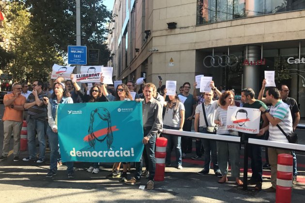 concentració lloc de treball aniversari 1-O Alba Solé