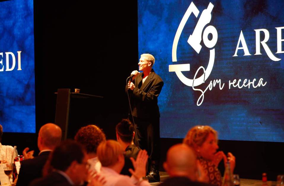 El cantante Raoul Vázquez actuando / Frank Díaz El cantante Raoul Vázquez actuando / Frank Díaz