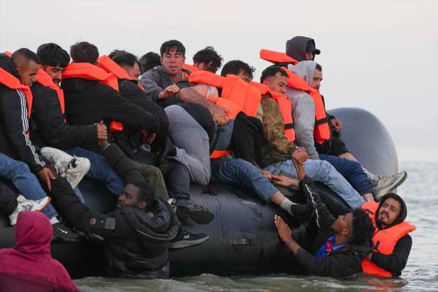 Migrants creuen cap al Regne Unit a la platja de Gravelines / Europa Press Migrants creuen cap al Regne Unit a la platja de Gravelines / Europa Press