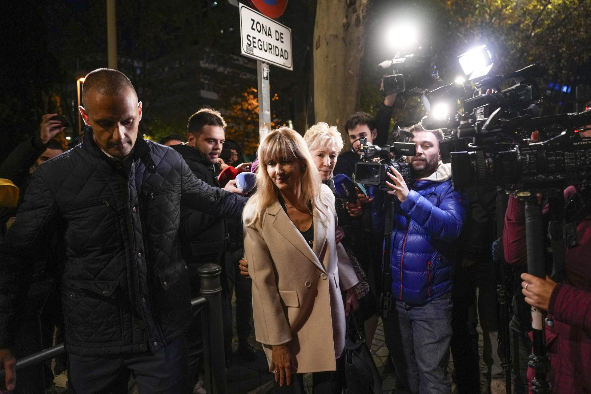 El jutge Peinado aixeca la imputació a l'alt càrrec de la Moncloa que ha declarat en el cas Begoña