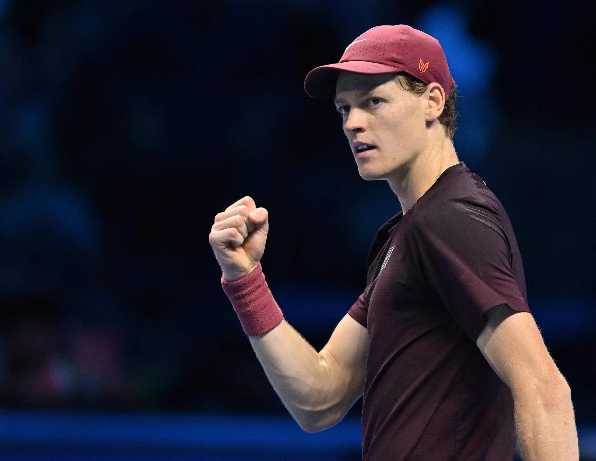 El 'maestro' Jannik Sinner derrota a Carlos Alcaraz (6-7 y 5-7) y se lleva el ATP Finals