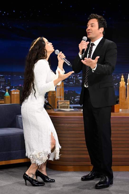 Rosalía cantando 'La Perla' con Jimmy Fallon / Instagram Rosalía cantando 'La Perla' con Jimmy Fallon / Instagram