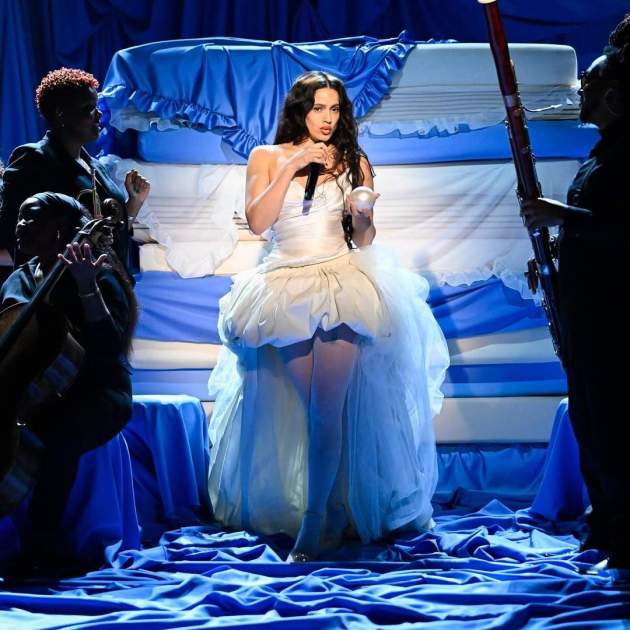 Rosalía con 'La Perla' / Instagram Rosalía con 'La Perla' / Instagram