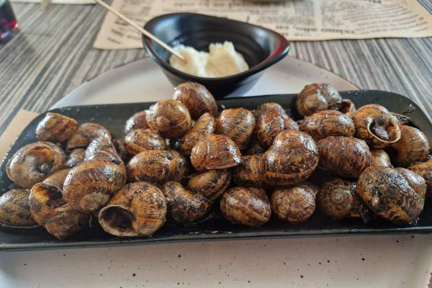 Caragols saltats del restaurant El Poli. / Foto: Esmorzarsdeforquilla.cat Caragols saltats del restaurant El Poli. / Foto: Esmorzarsdeforquilla.cat