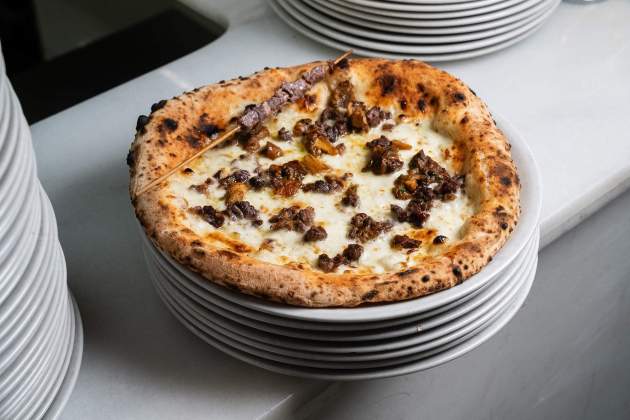 Pizza de MAMA Pizzeria Italia con Gusto. / Foto: Roger Alsina Pizza de MAMA Pizzeria Italia con Gusto. / Foto: Roger Alsina