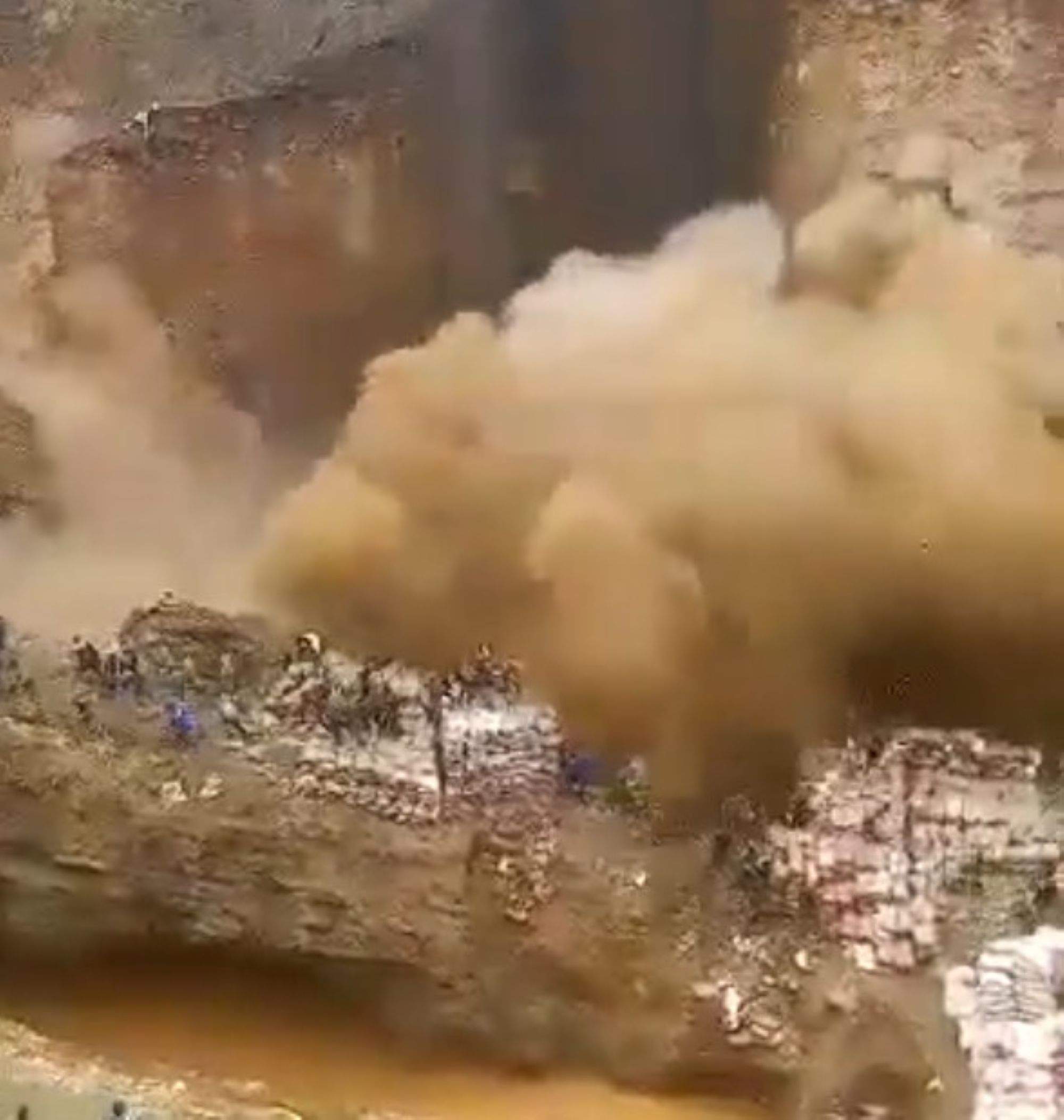 Se derrumba un puente en una mina de cobalto en el Congo y mueren 40 mineros