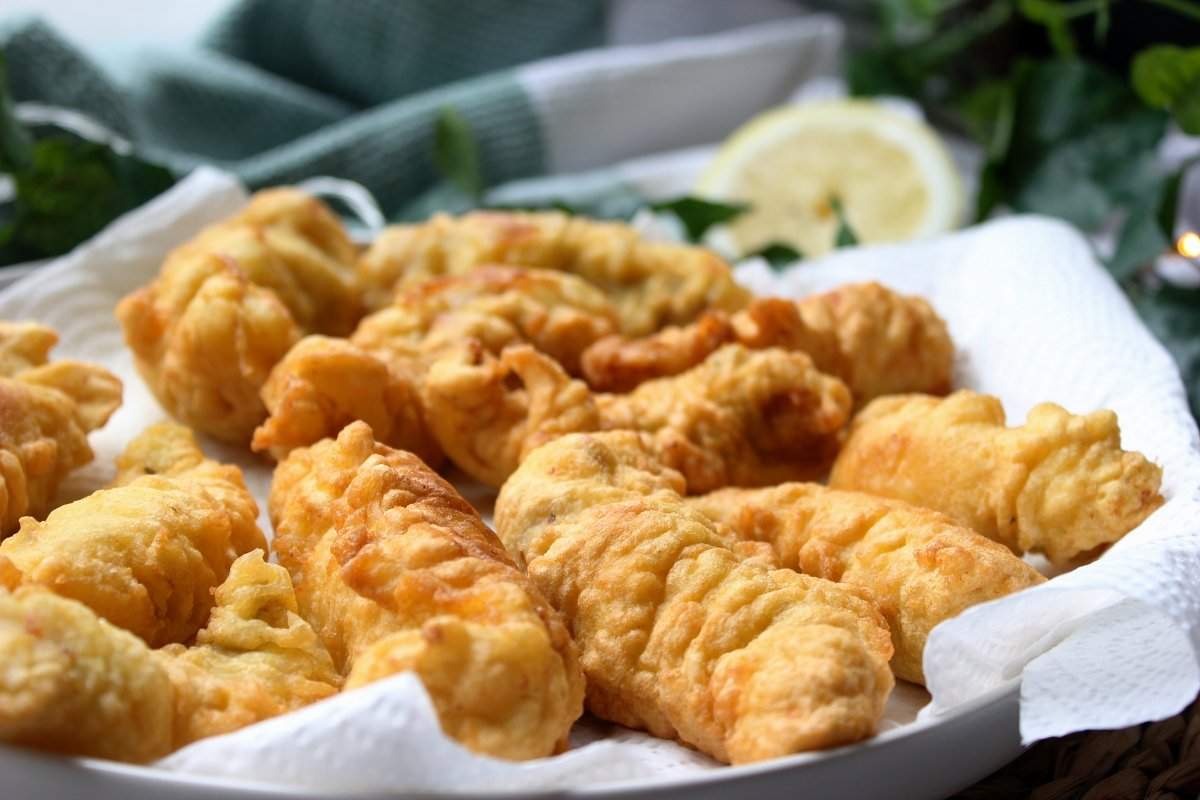 Una pescatera catalana revela el truco para que el rape quede meloso y crujiente a la vez