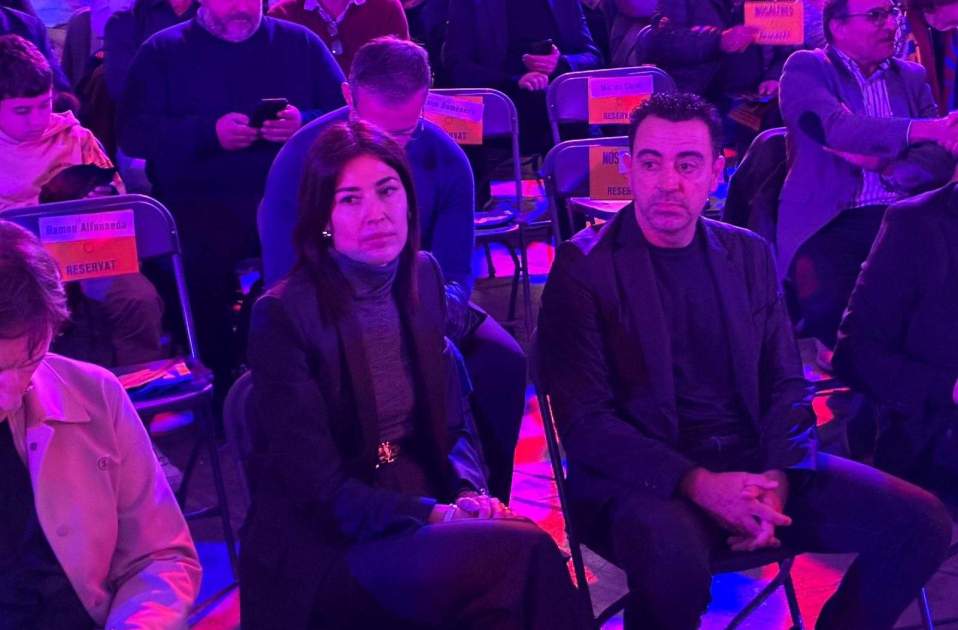 Xavi y las dos sillas vacías tras él, twitter Xavi y las dos sillas vacías tras él, twitter