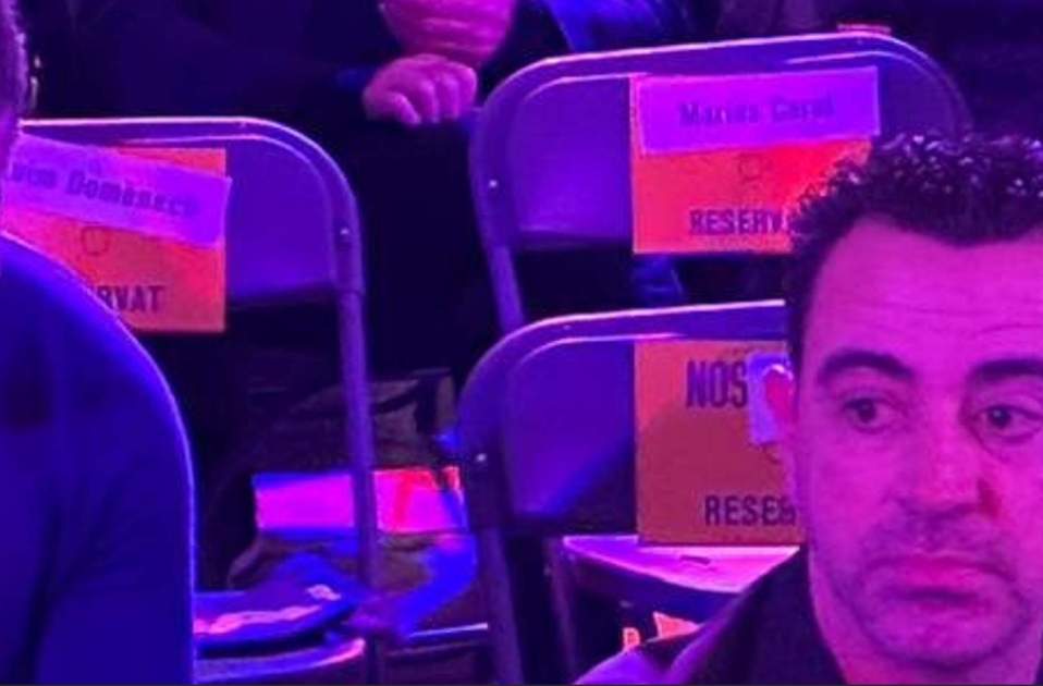 Cadires reservades per Quim Domènech i Màrius Carol, tw Cadires reservades per Quim Domènech i Màrius Carol, tw