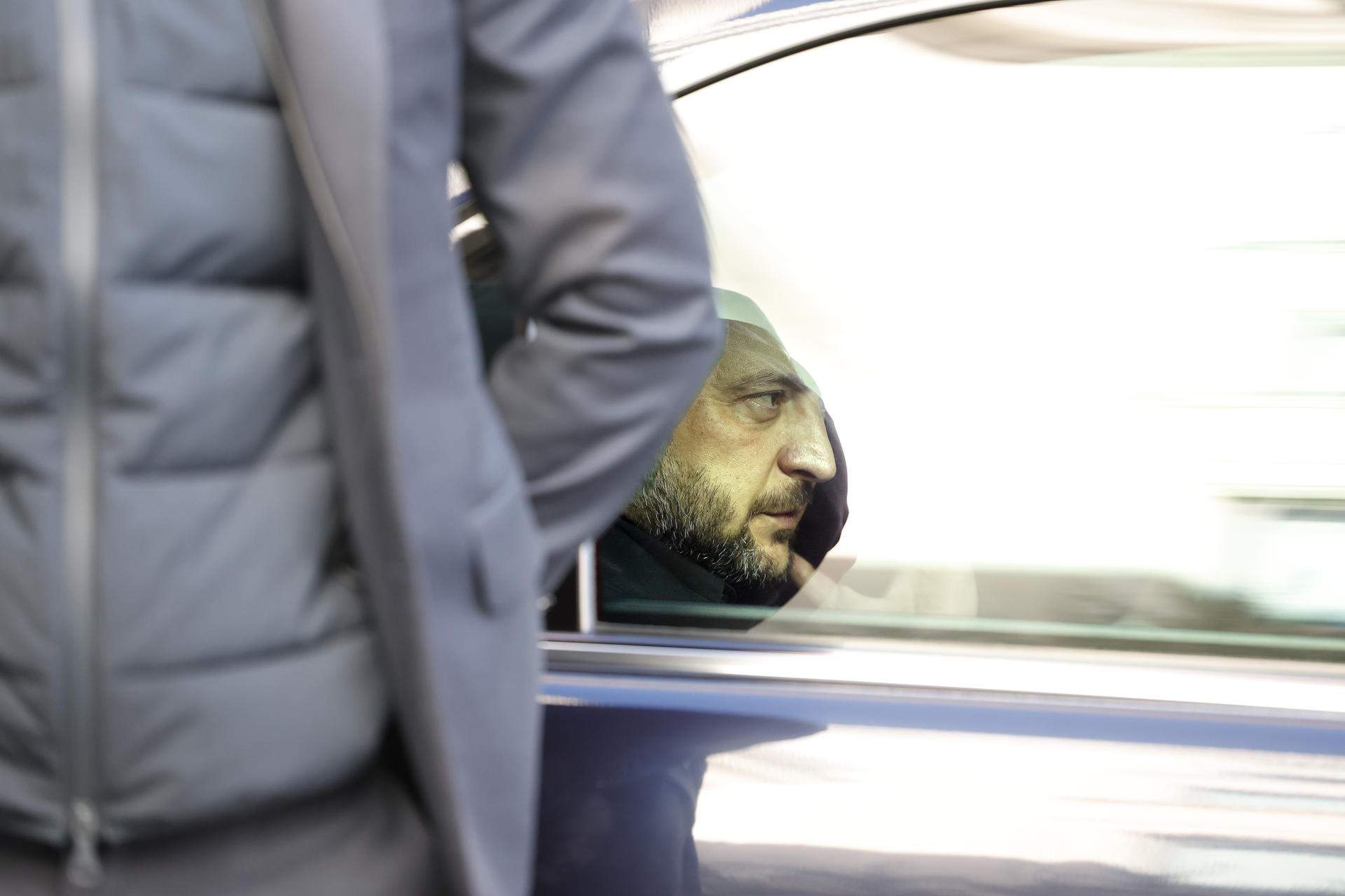 Zelenski arriba a Madrid a la recerca de més finançament armamentístic