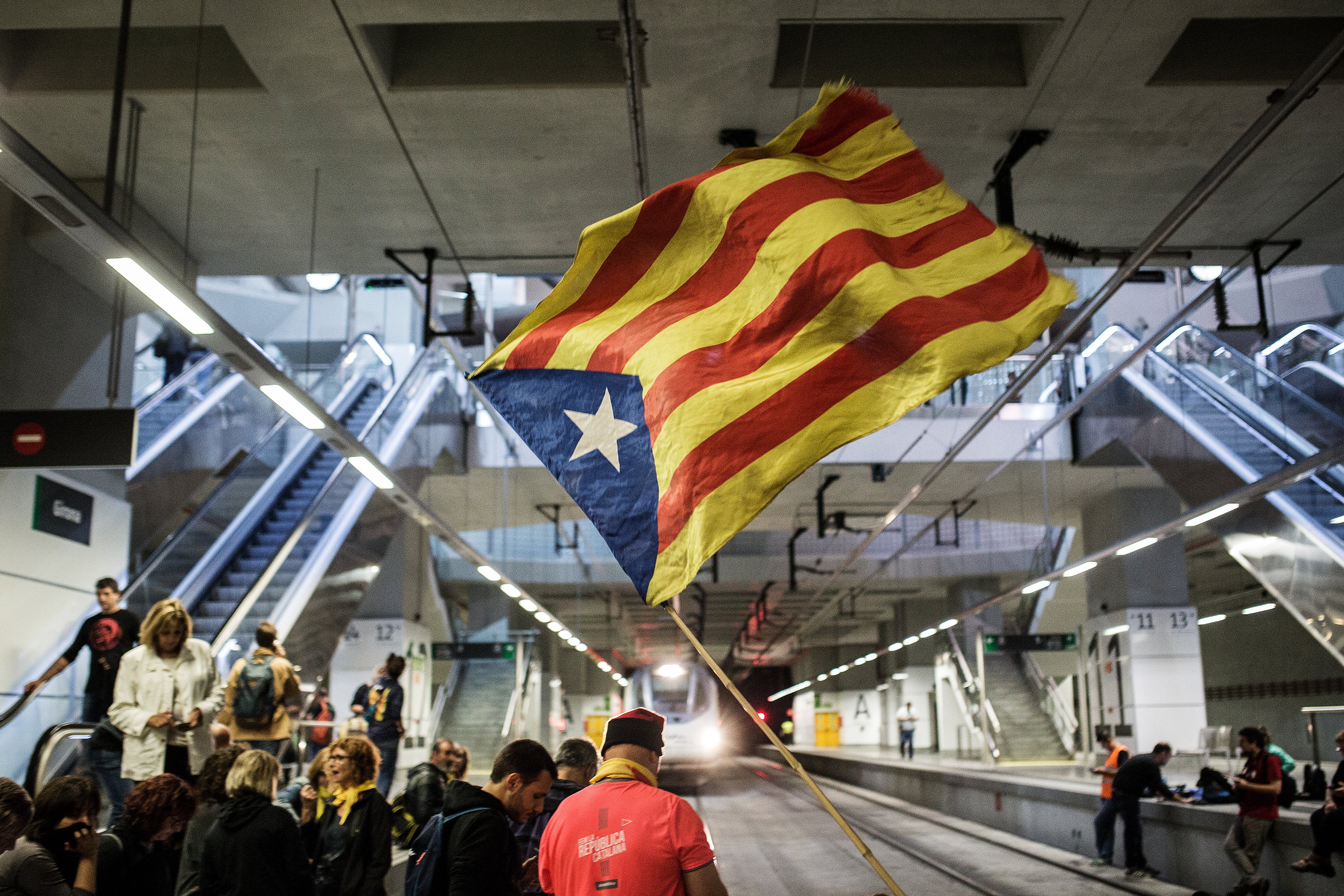 Overnight mobilizations in Catalan schools called for 1-O referendum anniversary