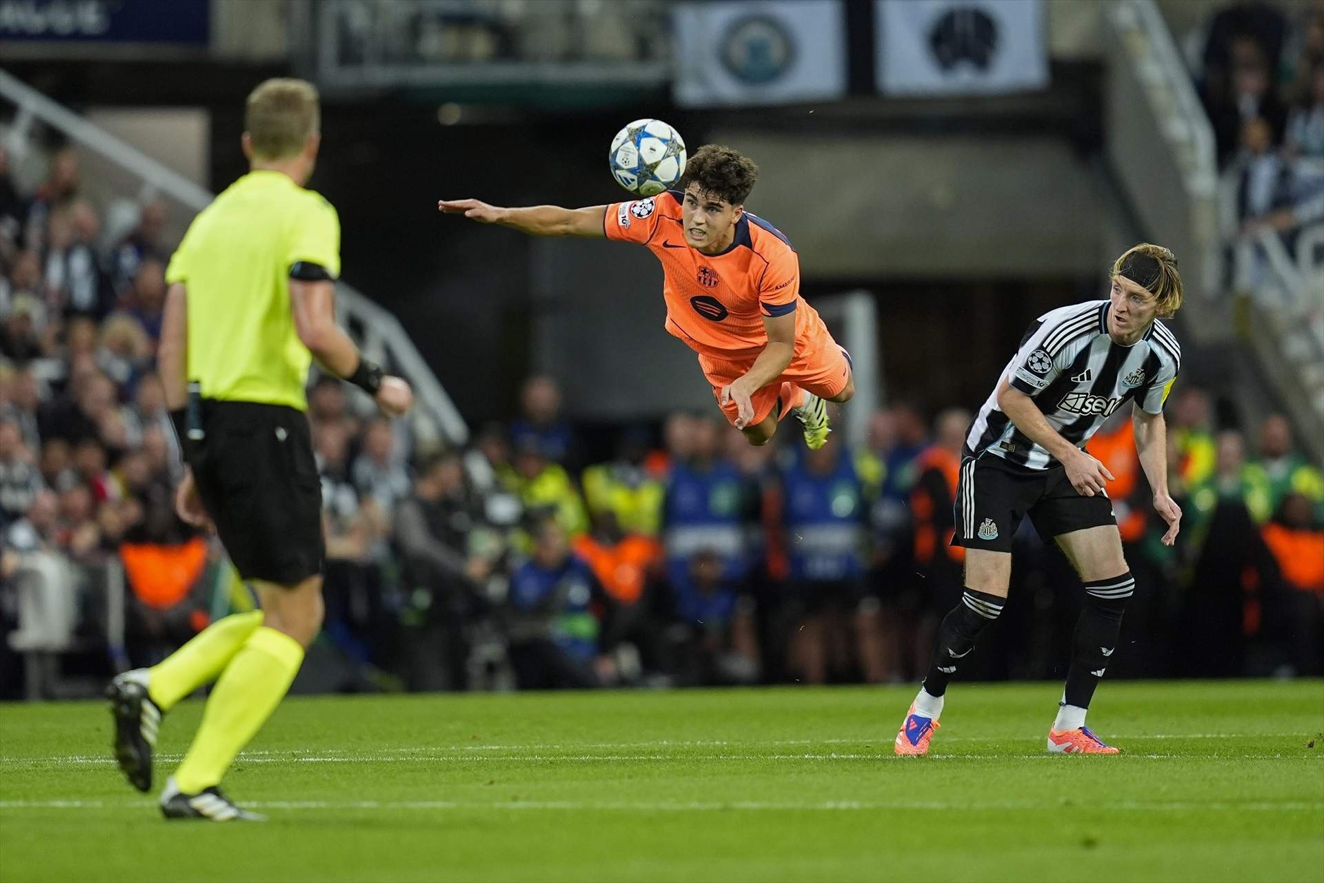 Pau Cubarsí, i no és l'únic, no entén perquè Flick el castiga sense jugar si és del millor del Barça