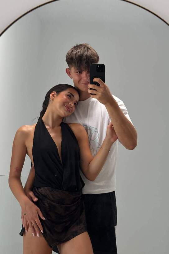 Ted y Mármol juntos delante de un espejo / Instagram