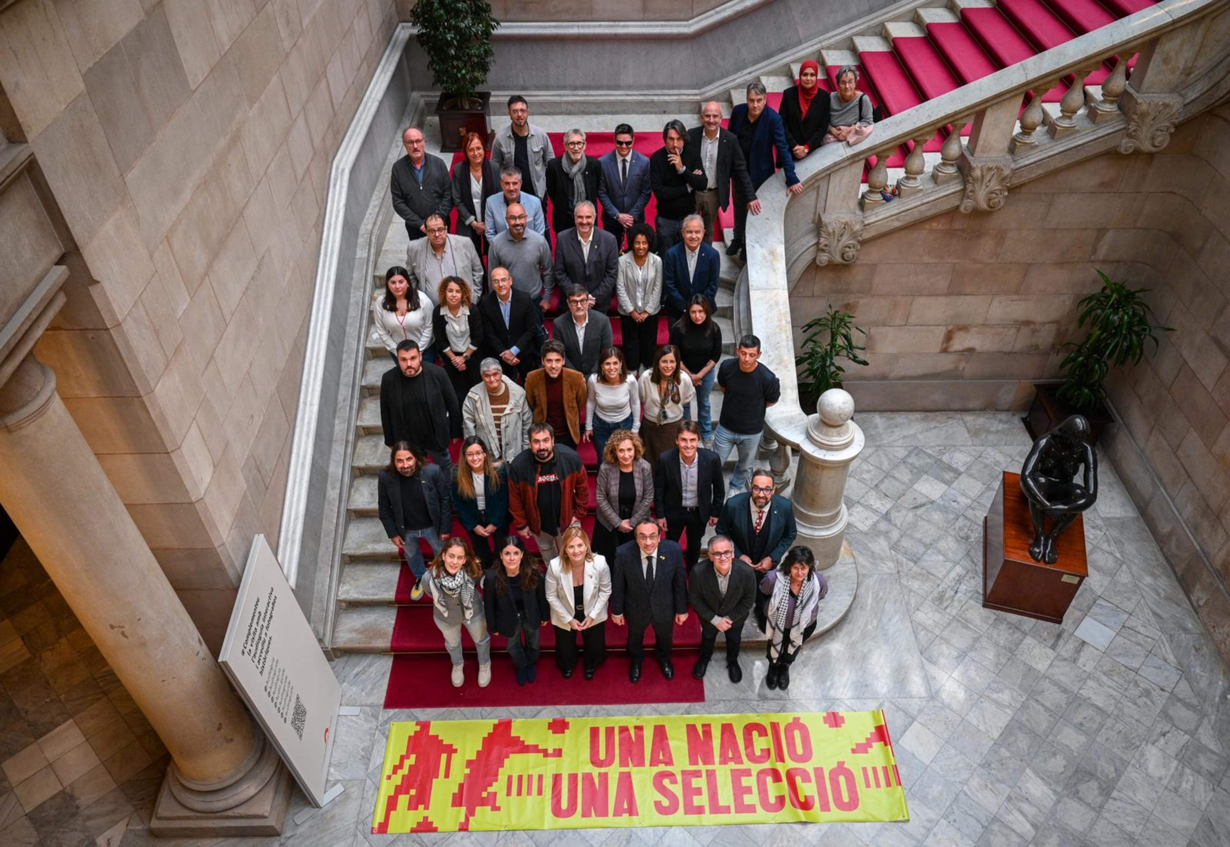 PSC y Aliança no participan en una fotografía de apoyo a la selección con el lema "Una nación, una selección"