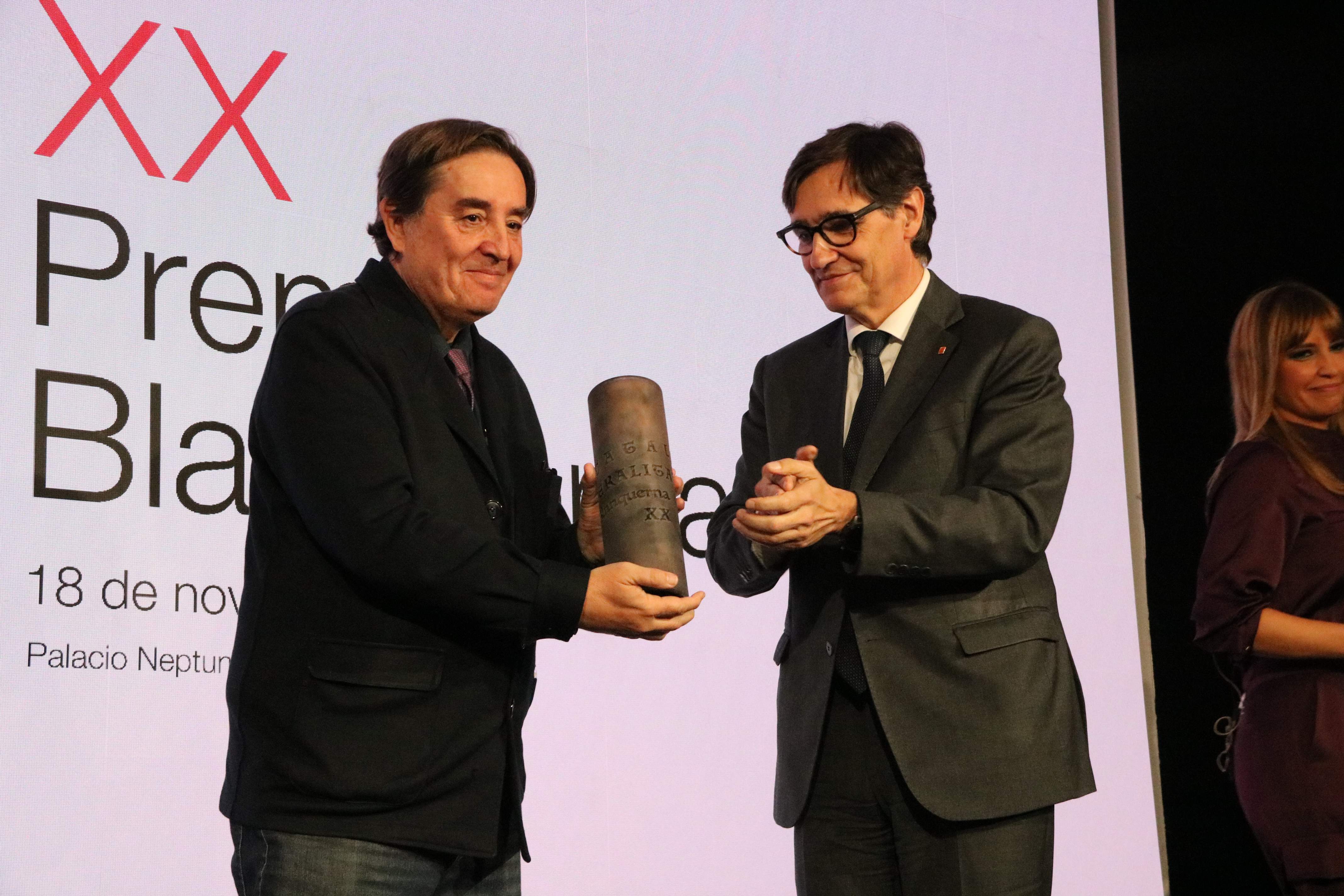 Illa entrega el XX Premio Blanquerna al poeta Luis García Montero y reivindica la “fraternidad” con España