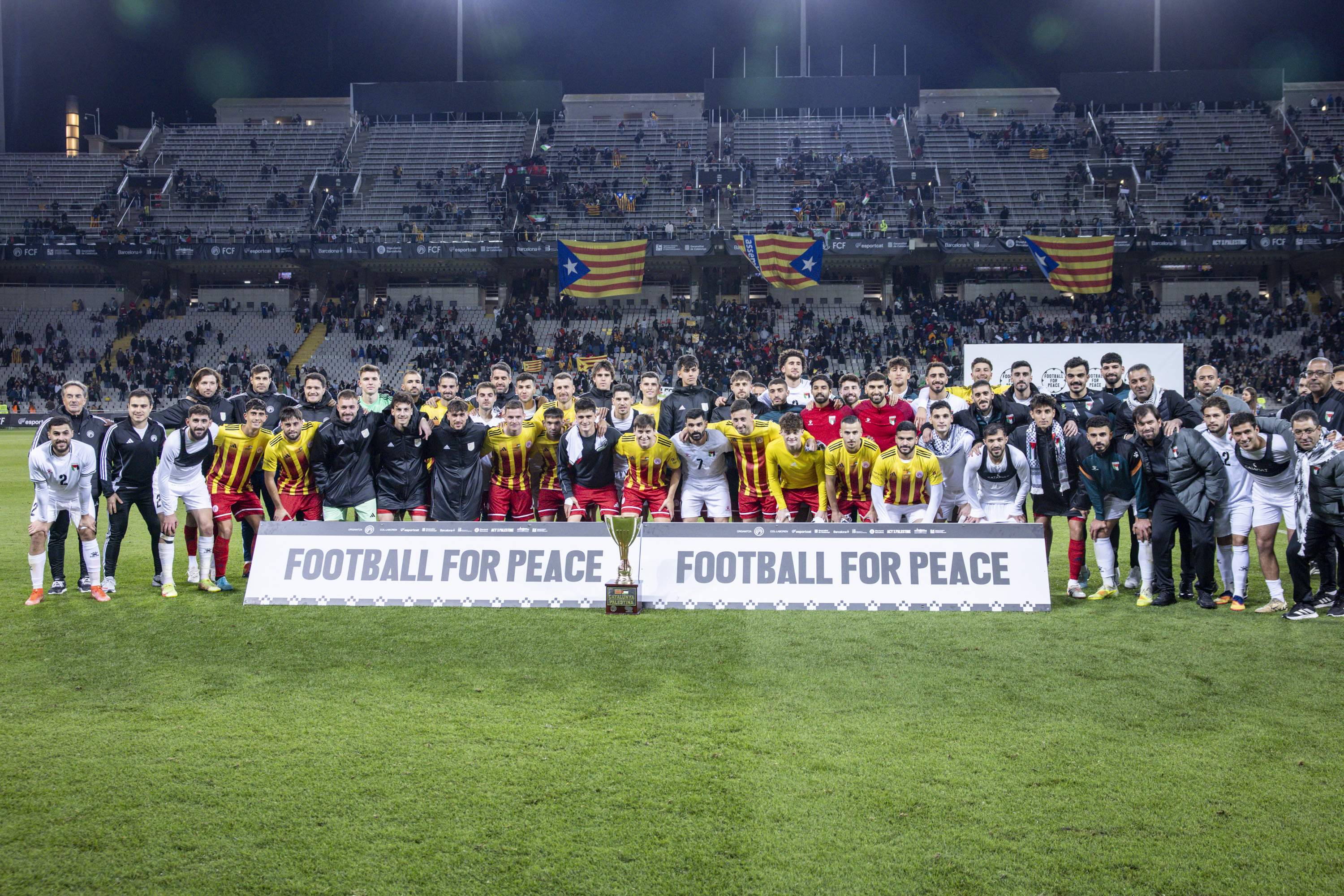 Catalunya convierte Montjuïc en un clamor por Palestina y se impone en el partido benéfico (2-1)