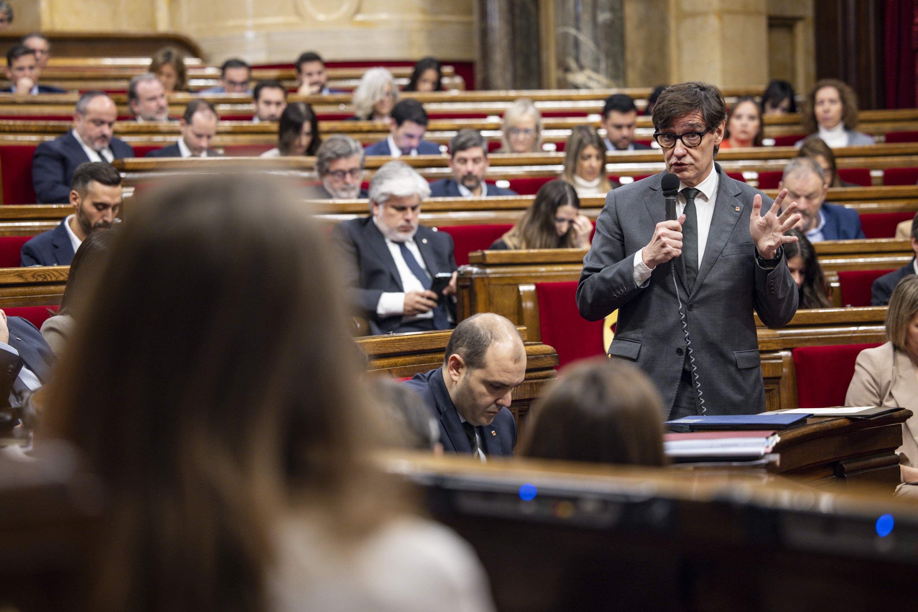 L'oposició insta Illa a tornar per la pesta porcina i l'independentisme en critica la "militarització"