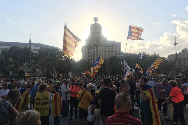 concentracio plaça catalunya - carlota camps