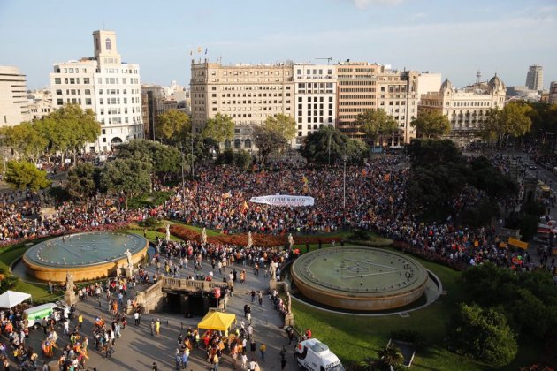 ELNACIONAL Manifestació un any 1-O plaça Catalunya Sergi Alcàzar