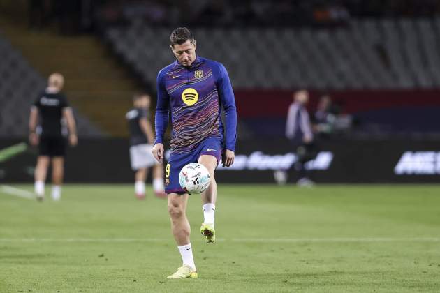 Robert Lewandowski, durant un escalfament abans d'un partit amb el Barça / Foto: Europa Press Robert Lewandowski, durant un escalfament abans d'un partit amb el Barça / Foto: Europa Press