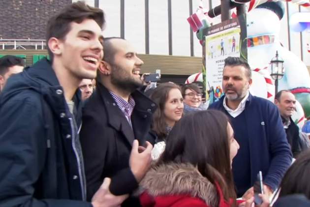 Vicente, el primer exnòvio d'Aitana, a les firmes d'OT 2017 a València YouTube Vicente, el primer exnòvio d'Aitana, a les firmes d'OT 2017 a València YouTube