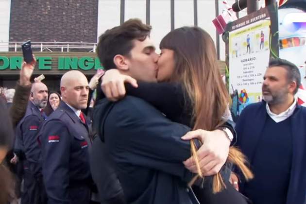 Vicente, el primer exnòvio d'Aitana, a les firmes d'OT 2017 a València YouTube (1) Vicente, el primer exnòvio d'Aitana, a les firmes d'OT 2017 a València YouTube (1)