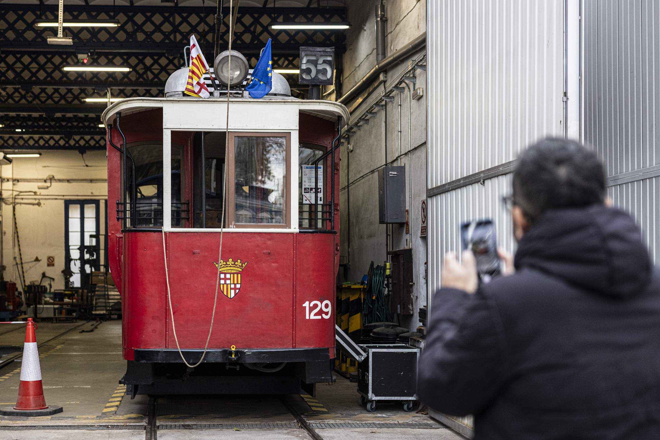 Discrepància cromàtica: per què hi ha un Tramvia Blau de color vermell?