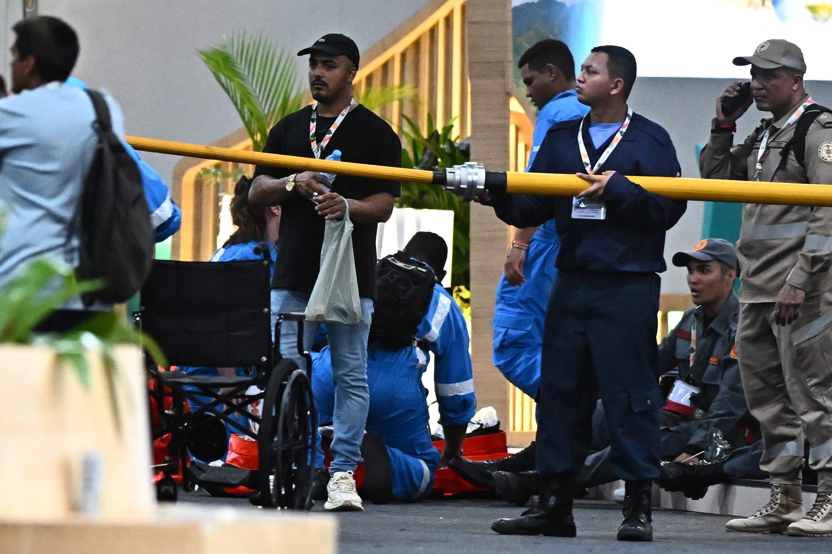 Momentos de tensión en la COP30 por un incendio que obliga a evacuar la zona donde se negocia