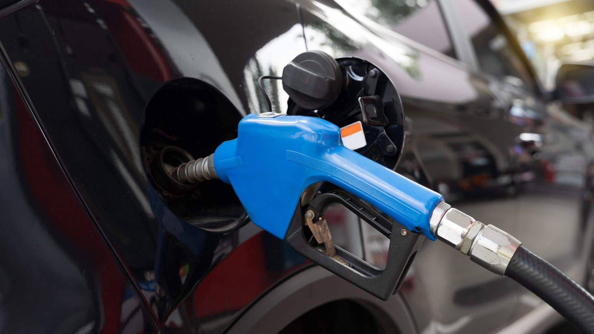 Así puedes pagar 50 céntimos menos por litro de gasolina: este truco casi nadie lo cuenta