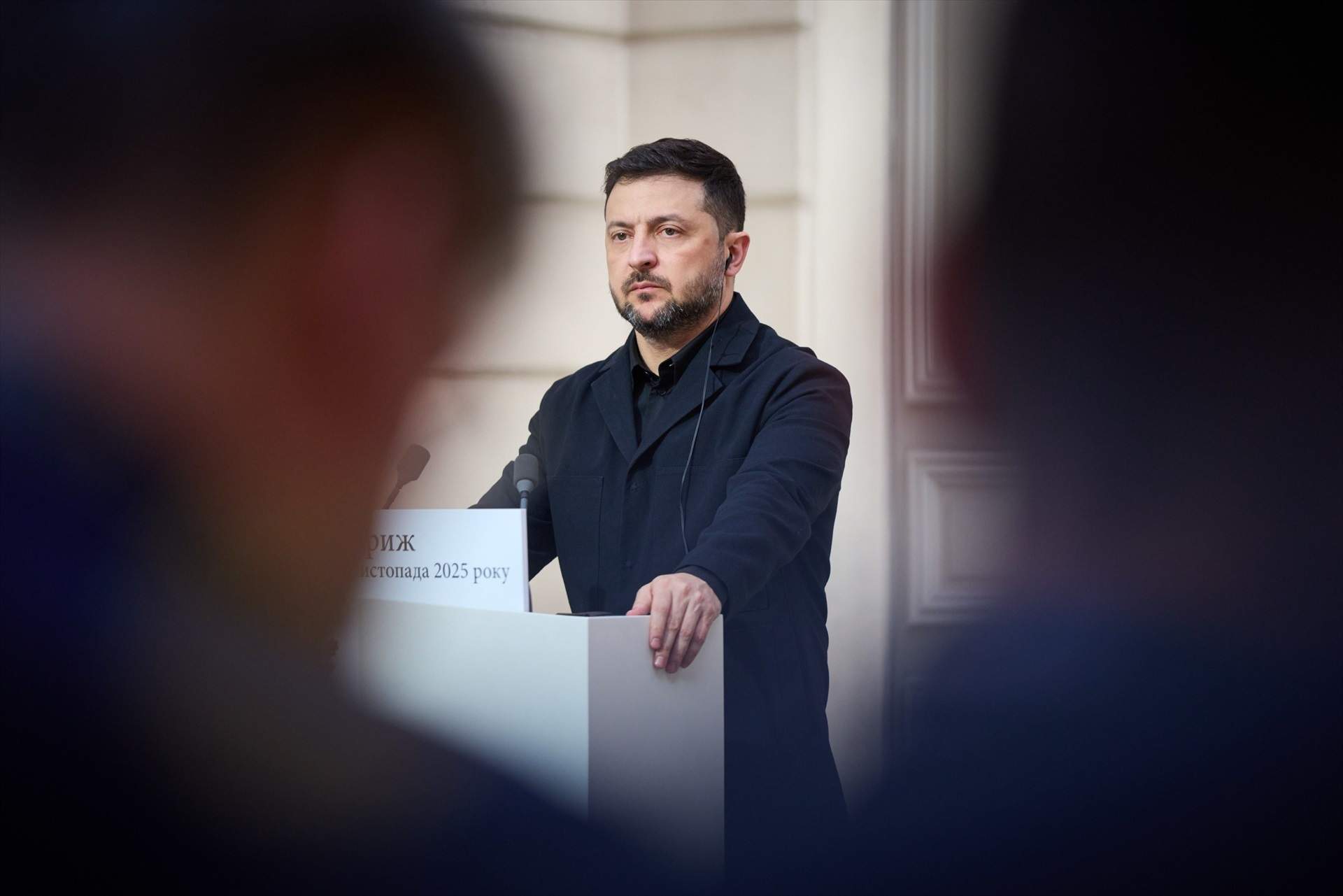 Zelenski recibe el plan de paz de 28 puntos trazado por Estados Unidos y Rusia a espaldas de Ucrania