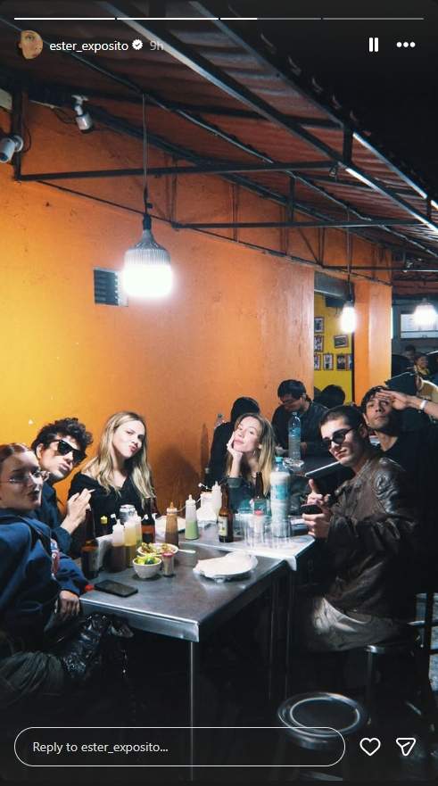 Javier Calvo a Mexic amb altres VIP com Ester Expósito i Yenesi   Instagram