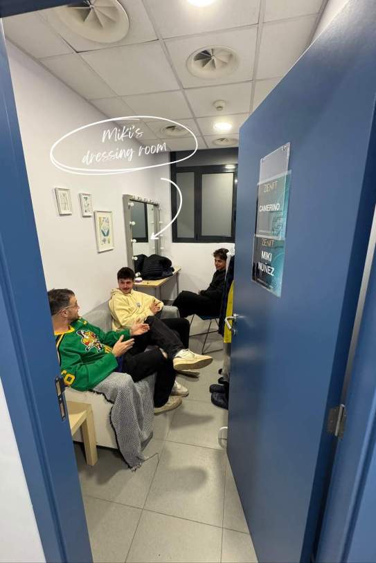 Miki Núñez, Cesc Sansalvadó y LilDami en el camerino de Zenit / Instagram