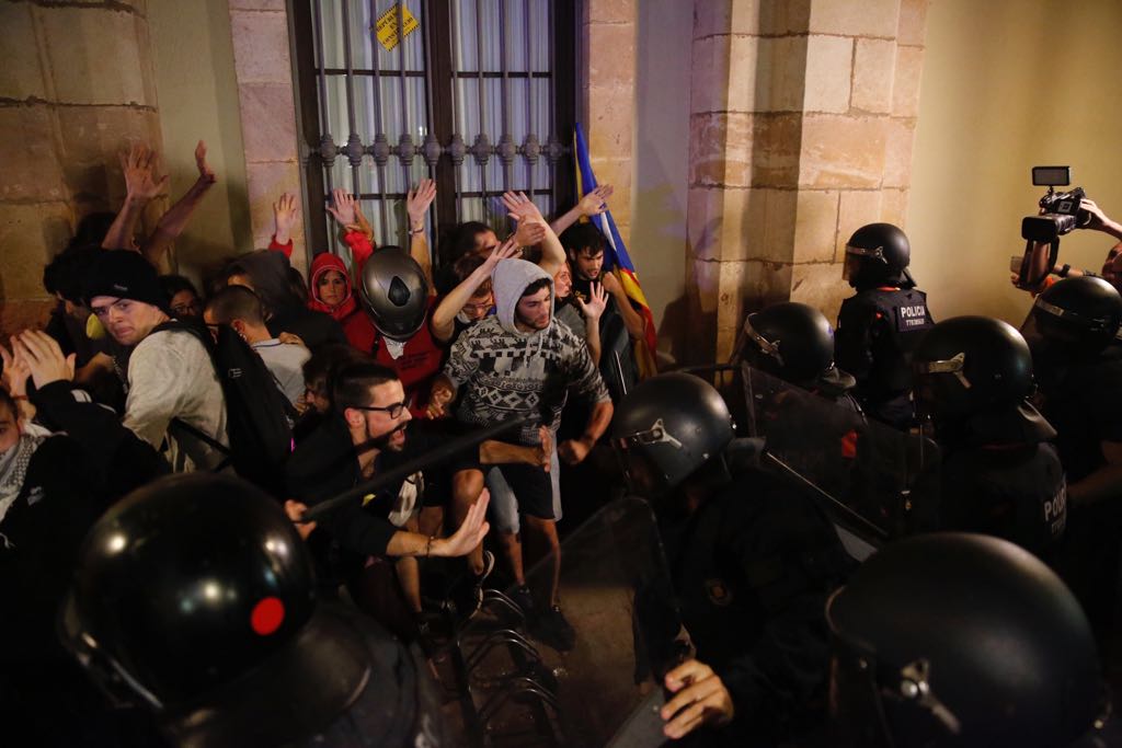 El Govern condemna els aldarulls del Parlament i de la Via Laietana