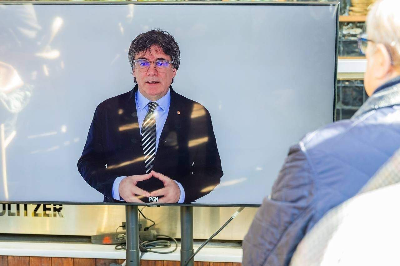 Junts reivindica a los alcaldes y Puigdemont llama a no confundir “la gestión” con “la ambición de país”