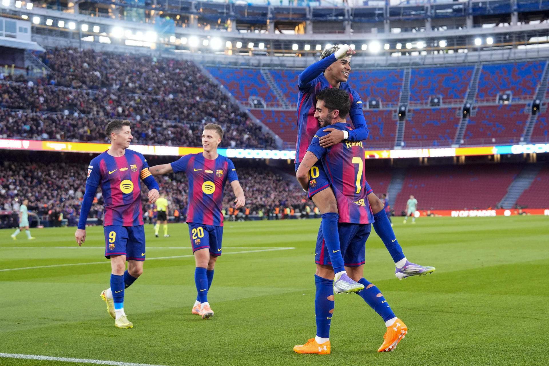 El Barça culmina la festa a l'Spotify Camp Nou amb una golejada contra l'Athletic (4-0)