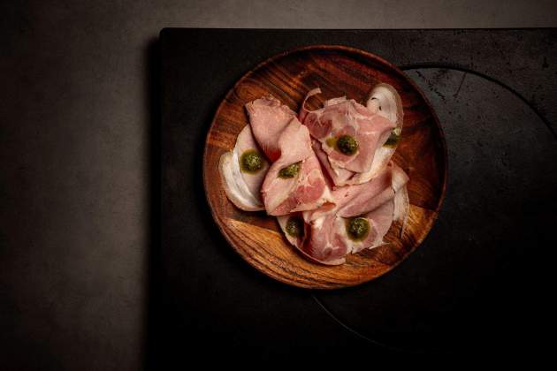 Cerdo gascón braseado ahumado en encina del restaurante Brabo. / Foto: Cedida