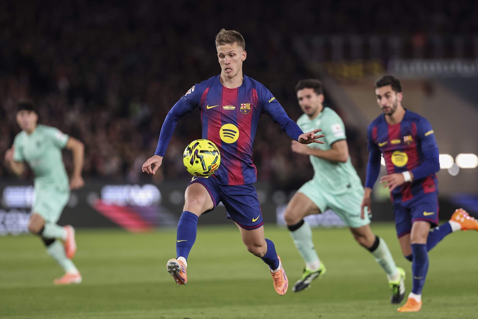 Dani Olmo es uno de los jugadores que peor trato está recibiendo de Flick