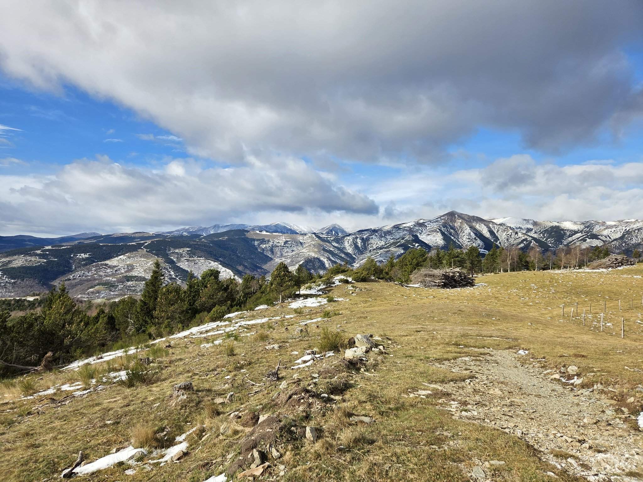 El fred no marxa de Catalunya: torna la tramuntana gèlida amb nevades al Pirineu i ruixats a la vista