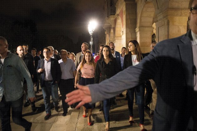 Inés Arrimadas escortada Parlament 1 O EFE