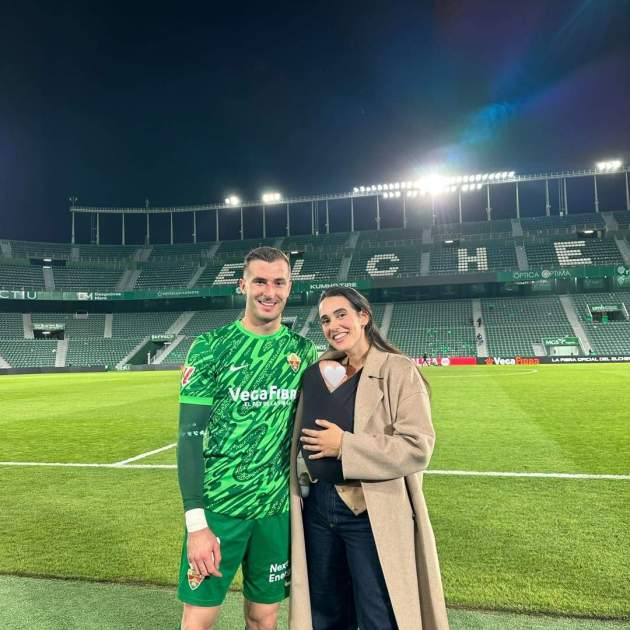 Iñaki Peña amb la seva parella Claudia / Instagram