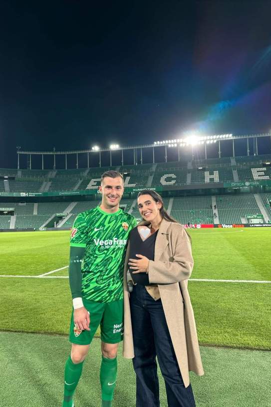 Iñaki Peña amb la seva parella Claudia / Instagram